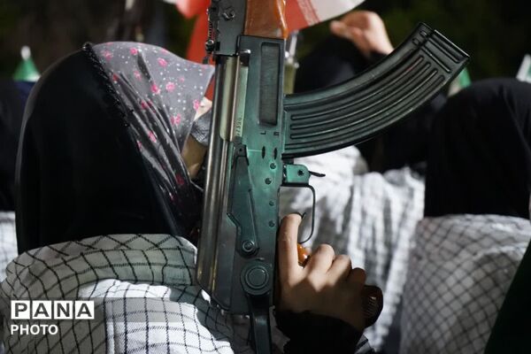 تجلیل از دخترانِ شهدا و یادآوری فداکاری دختران میناب در شب‌های لاله نظرآباد