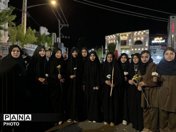 حضور پرشور و همیشه درصحنه‌ مسئولان، دانش‌آموزان و مردم  شهرستان جاجرم در مراسم اربعین رهبر شهید
