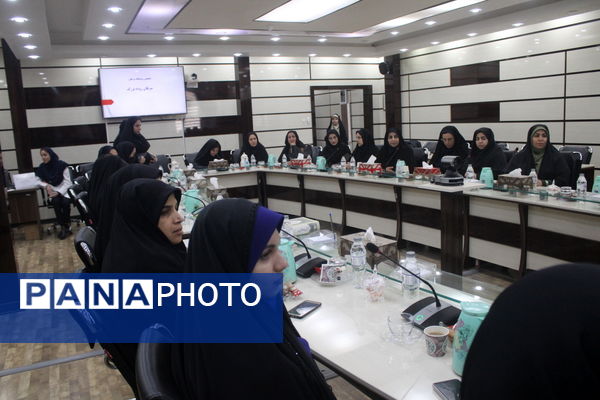 کارگاه آموزشی ویژه بانوان شاغل در اداره‌کل آموزش و پرورش استان بوشهر 