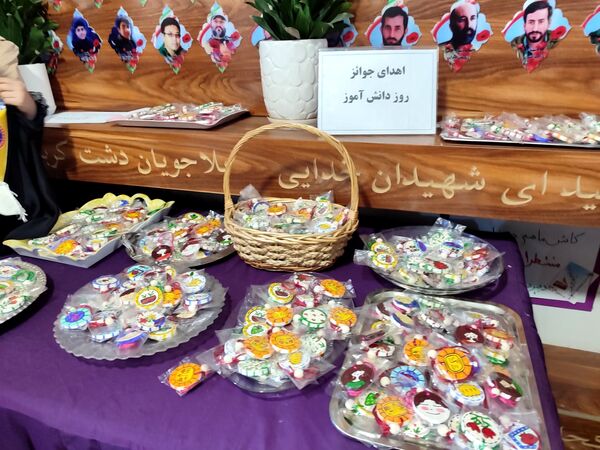 دانش آموزان شاهد تکتم ناحیه۳ ،پرچمداران راهپیمایی ۱۳ آبان