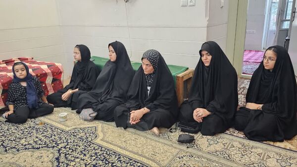 ادای احترام خبرنگاران پانا به مقام شهید جلال اقبال در چهل وششمین دیدار با خانواده شهدا