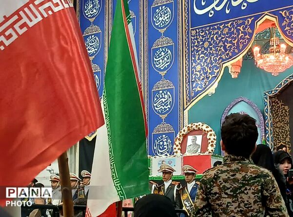 وداع با پیکر شهید امیر سرلشکر سید عبدالرحیم موسوی در حرم بانوی کرامت