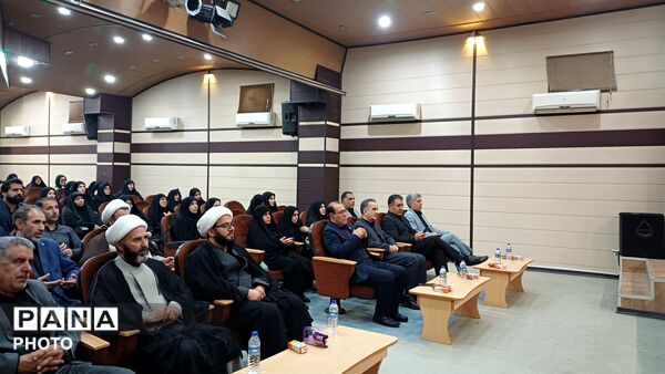 تجلیل از فرهنگیان و دانش‌ آموزان فعال قرآن، عترت و نماز