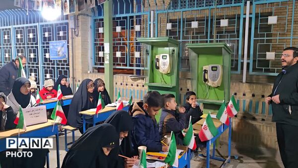 کلاس و نیمکت های نمادین به یاد دانش آموزان مینابی در موکب آموزش و پرورش ناحیه یک یزد
