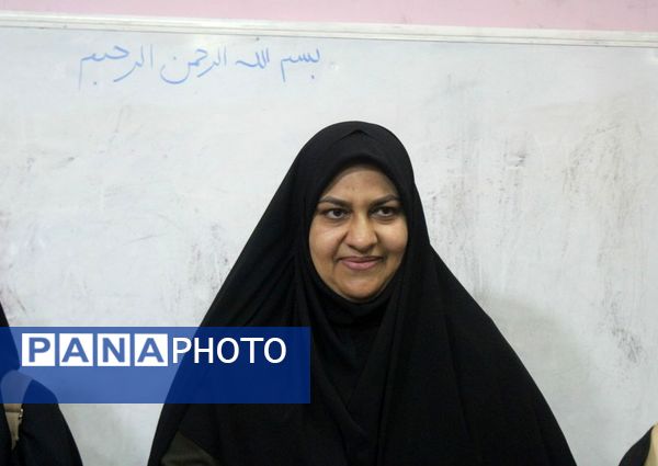 سپاس معلم در دبستان دخترانه شهید باهنر بوشهر 