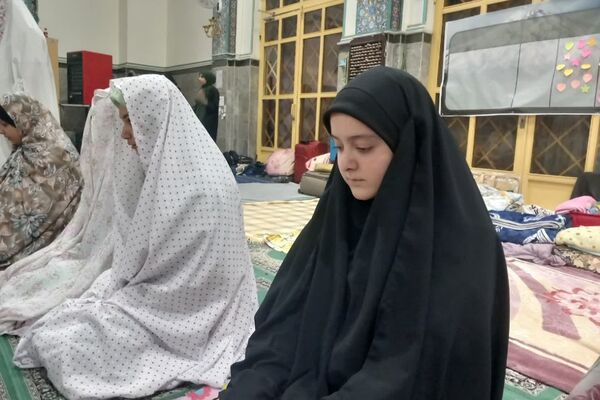 مراسم معنوی اعتکاف دانش‌آموزی دختران دبیرستان ارمغان