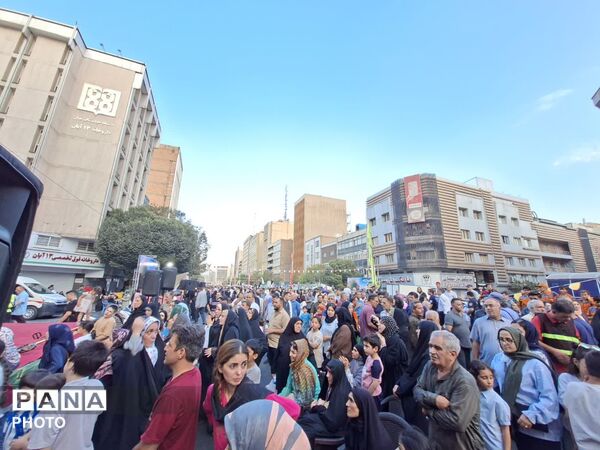تهران در جشن بزرگ «امت احمد» به استقبال میلاد پیامبر(ص) و امام صادق (ع) رفت