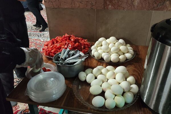 در اغنای دل‌ها هنرستان موفقیان اسلامشهر میزبان آیین فاطمیه و سفره احسان بانوی نور بود