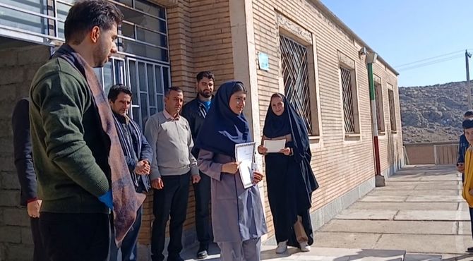 مراسم تقدیر و تشکر از دانش آموزان جشنواره خوارزمی دبیرستان آیت‌الله کاشانی منطقه بیرانوند 