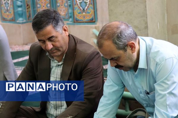 میز خدمت ویژه فرهنگیان در شهرستان پاکدشت به‌مناسبت گرامیداشت هفته معلم 