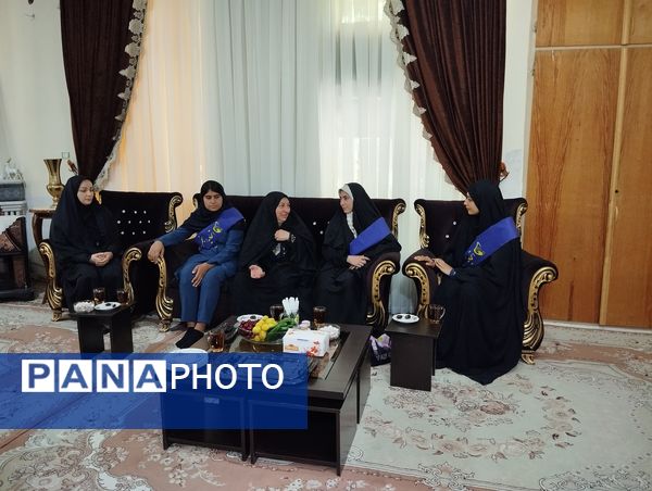 دیدار اعضای انجمن اسلامی هنرستان بصیرت آشخانه با همسر جانباز رسایی پور