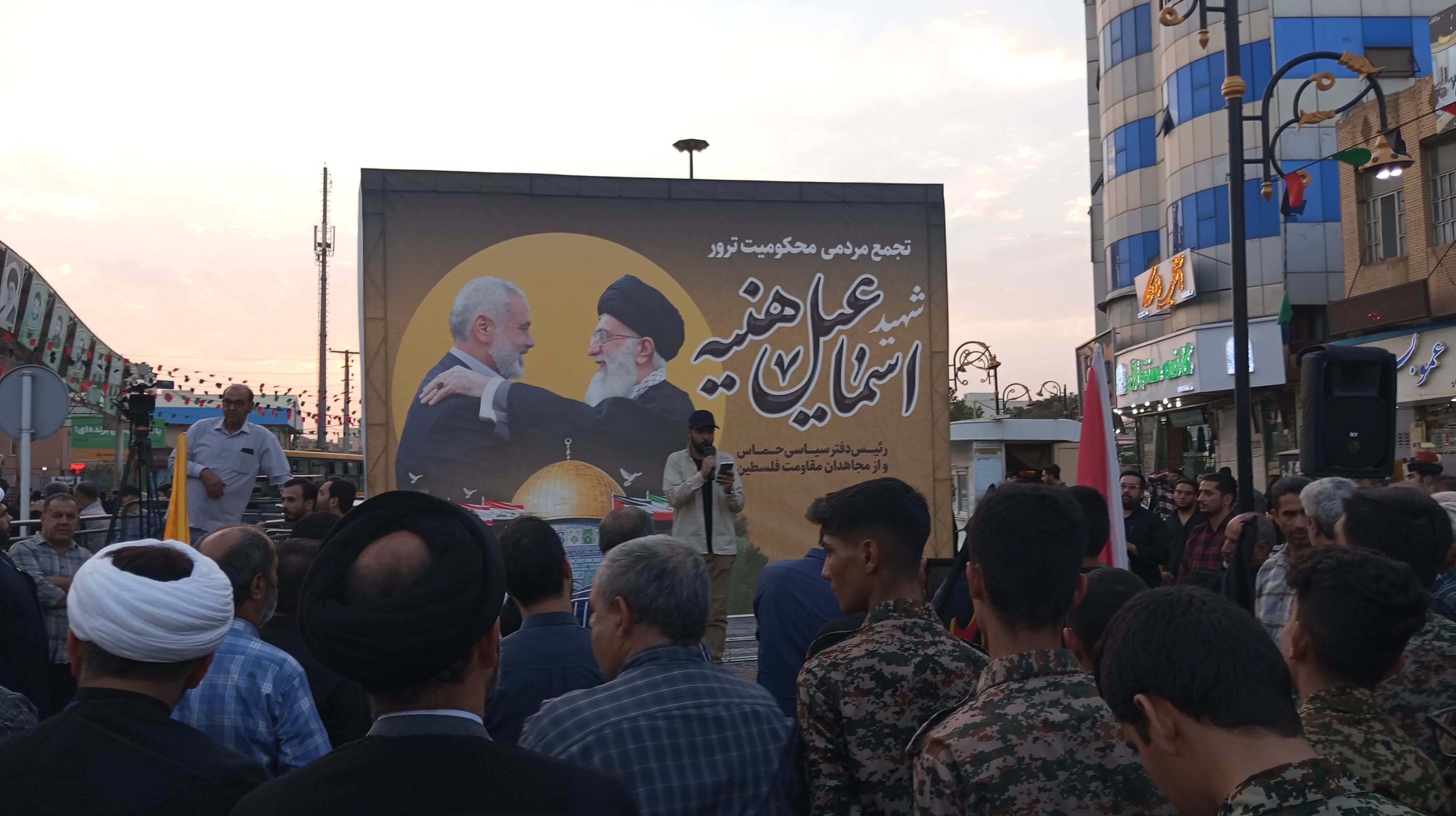 تجمع حضور شهروندان ساوجی در پی شهادت مظلومانه شهید اسماعیل هنیه