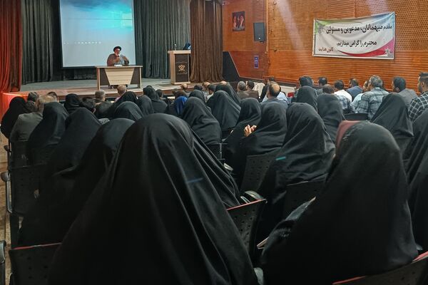 نشست هماهنگی مدیران ورامین برای برگزاری برنامه‌های یوم‌الله ۱۳ آبان