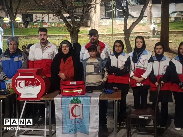 استقرار شبانه امدادگران هلال احمر شهرستان تویسرکان در اجتماعات مردمی