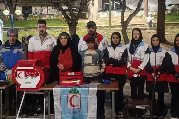 استقرار شبانه امدادگران هلال احمر شهرستان تویسرکان در اجتماعات مردمی