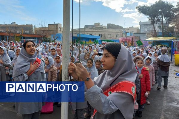 هم صدایی نسل آینده با انقلاب در مدرسه کودک مسلمان قرچک