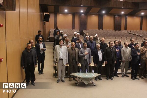 رونمایی از نخستین جلد دانشنامه دفاع مقدس استان قم