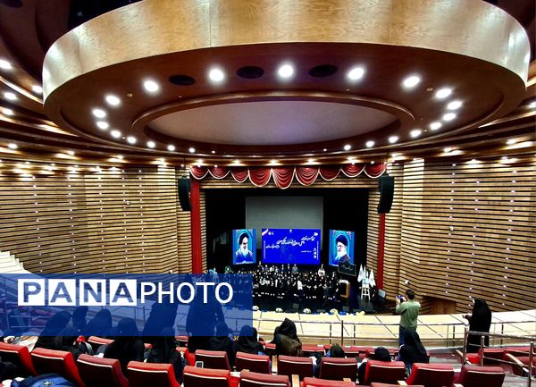 آیین تجلیل از دانش‌آموزان برگزیده استانی چهل و دومین جشنواره فرهنگی‌هنری شهر تهران