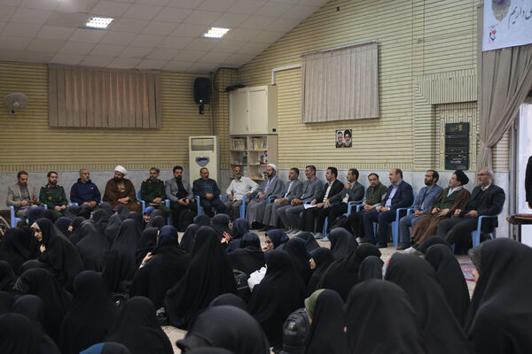 اعزام نخستین گروه از دانش‌آموزان ناحیه 4 قم به اردوی راهیان نور