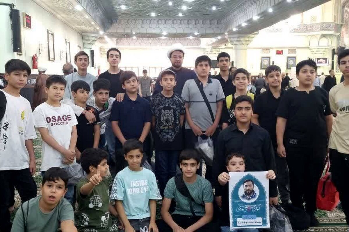 حضور دانش‌آموزان و فرهنگیان ناحیه دو شهرری در نماز جمعه 