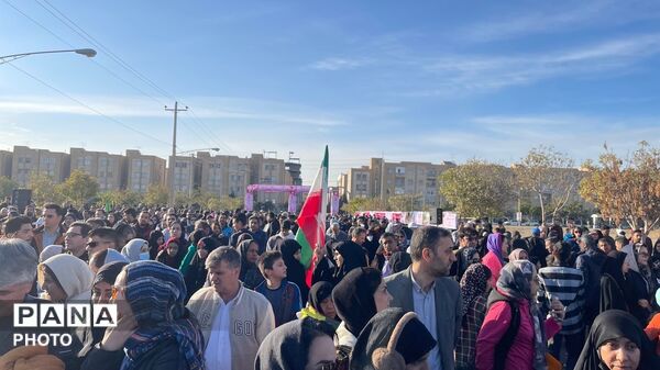جلوه‌هایی از نشاط و همبستگی خانواده‌های مشهدی در همایش بزرگ پیاده روی