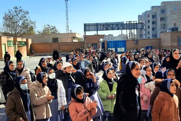 برگزاری مراسم جشن یلدا در مدرسه مهرآیین و مدرسه مریم بهارستان۲