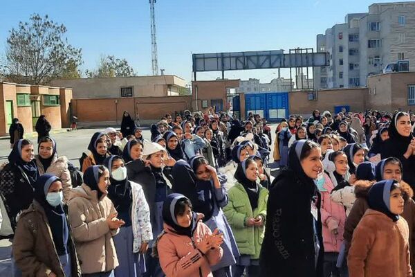 برگزاری مراسم جشن یلدا در مدرسه مهرآیین و مدرسه مریم بهارستان۲