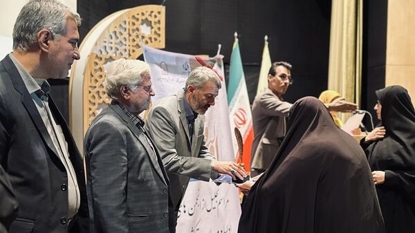 بزرگداشت‌ هفته پیوند و تجلیل از انجمن‌های اولیا و مربیان برتر استان مرکزی در سطح کشور