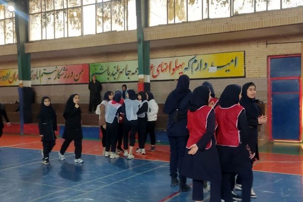 مسابقات ورزشی بین مدرسه‌ای در رباط‌کریم