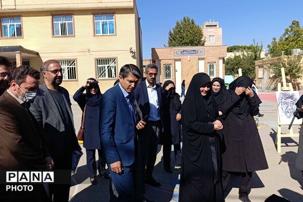 آیین گرامیداشت هفته بهداشت روان و تقدیر از همیاران مشاور در دبیرستان دخترانه رضوان برگزار شد