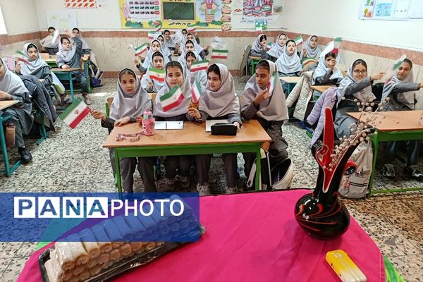 جشن انقلاب در ناحیه دو شهرری با حضور معاون پرورشی و فرهنگی شهرستانهای استان تهران 