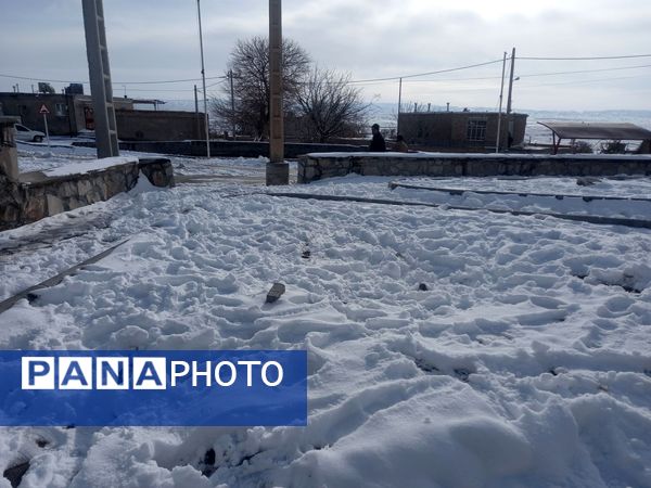 بارش برف زمستانی در روستا بتو 