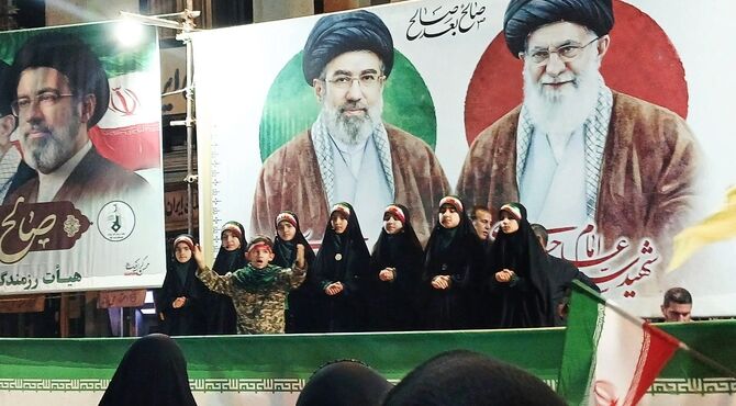 مردم غیور خرم آباد پای آرمان‌هایشان ایستاده‌اند
