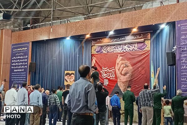 حلقه صالحین؛ روایتی از حضور و همدلی نمازگزاران پیشوا