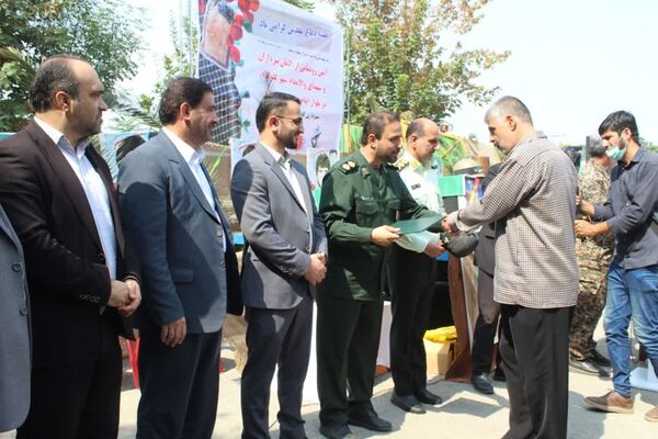 آیین رونمایی از المان سرداران و شهدای گلوگاه 