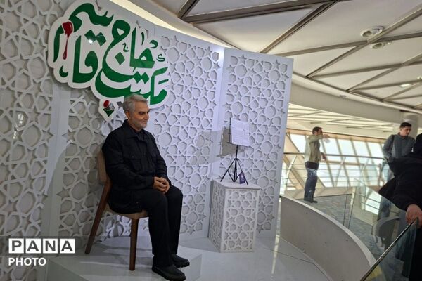 بازدید پرشور دختران دبیرستان قیام و بعثت‌۲ از بلندترین نماد پایتخت
