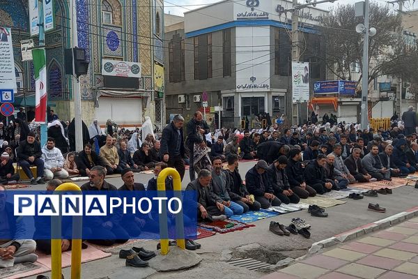 اقامه نماز عید سعید فطر در قروه