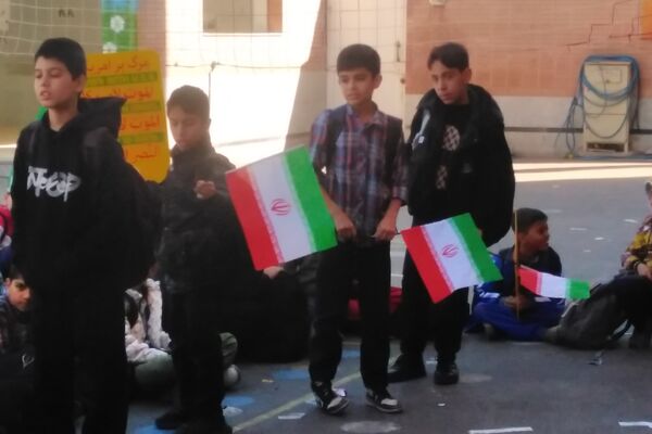 شادی دانش‌آموزان معارف ۶ در جشن پیروزی انقلاب 
