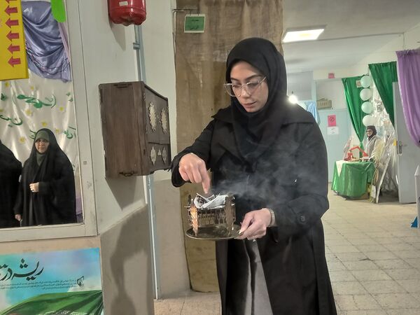 افتتاحیه نمایشگاه مدرسه انقلاب در آموزشگاه فرزانگان شهرستان قدس 
