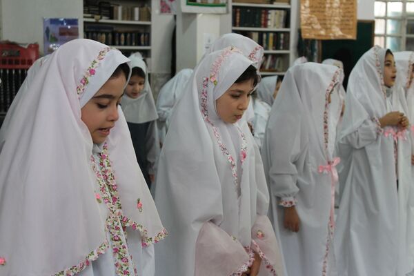 پرواز فرشته‌های آسمانی؛ جشن تکلیف دختران سملقان در مسجد جامع