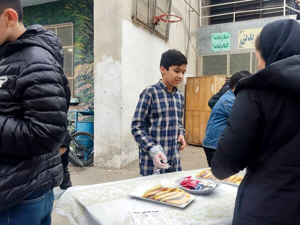 برپایی بازارچه دانش‌آموزی به‌مناسبت عید مبعث 