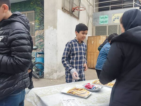 برپایی بازارچه دانش‌آموزی به‌مناسبت عید مبعث 