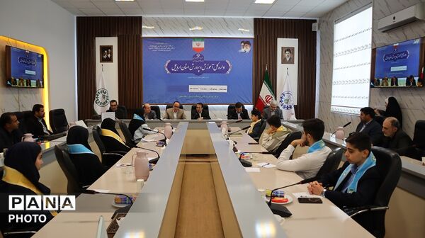 نشست صمیمی اعضای تشکل های دانش آموزی با مدیرکل آموزش وپرورش استان اردبیل