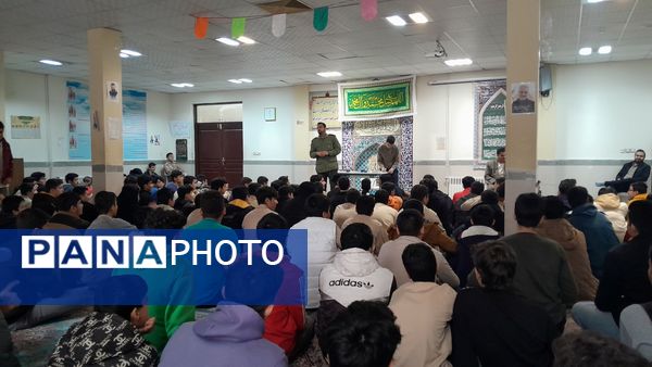 جلسه آمادگی دفاعی ویژه دانش‌آموزان پایه نهم مدرسه ابوریحان بیرونی