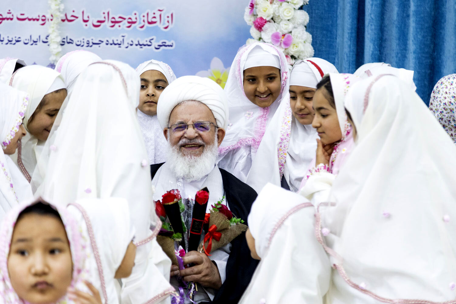 جشن تکلیف دختران در دفتر امام جمعه یزد
