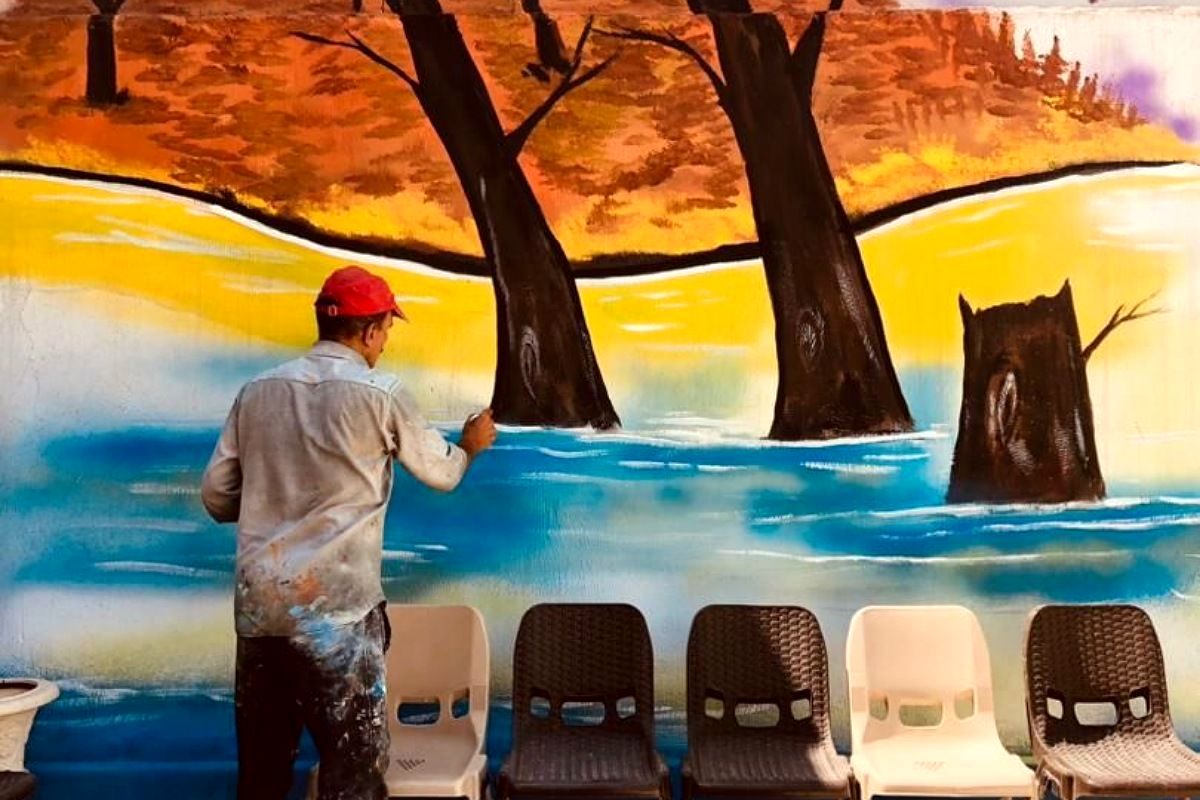 زیباسازی مدارس ملارد به منظور استقبال از دانش‌آموزان با محیطی شاد و تجهیزات نو 