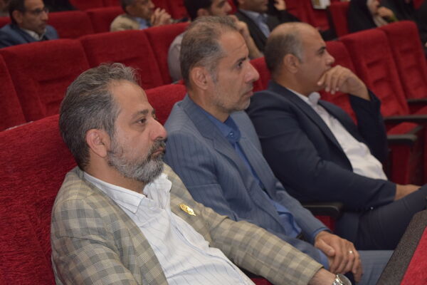 نشست توانمندسازی مدیران منطقه ۱۴ با محوریت مدیریت مدرسه‌محور و تحول آموزشی