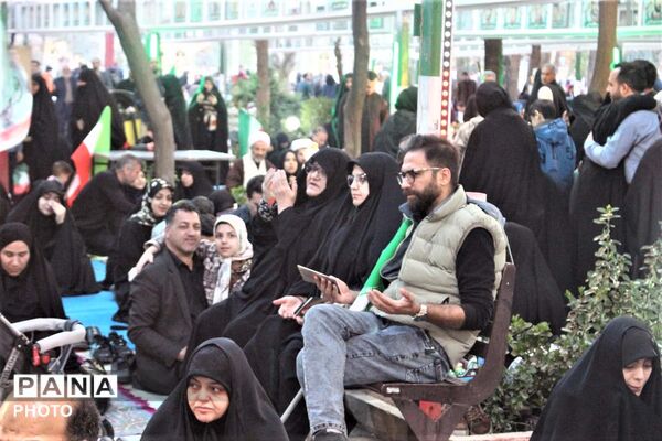 حال و هوای آغاز سال نو در جوار مزار شهدای جنگ رمضان