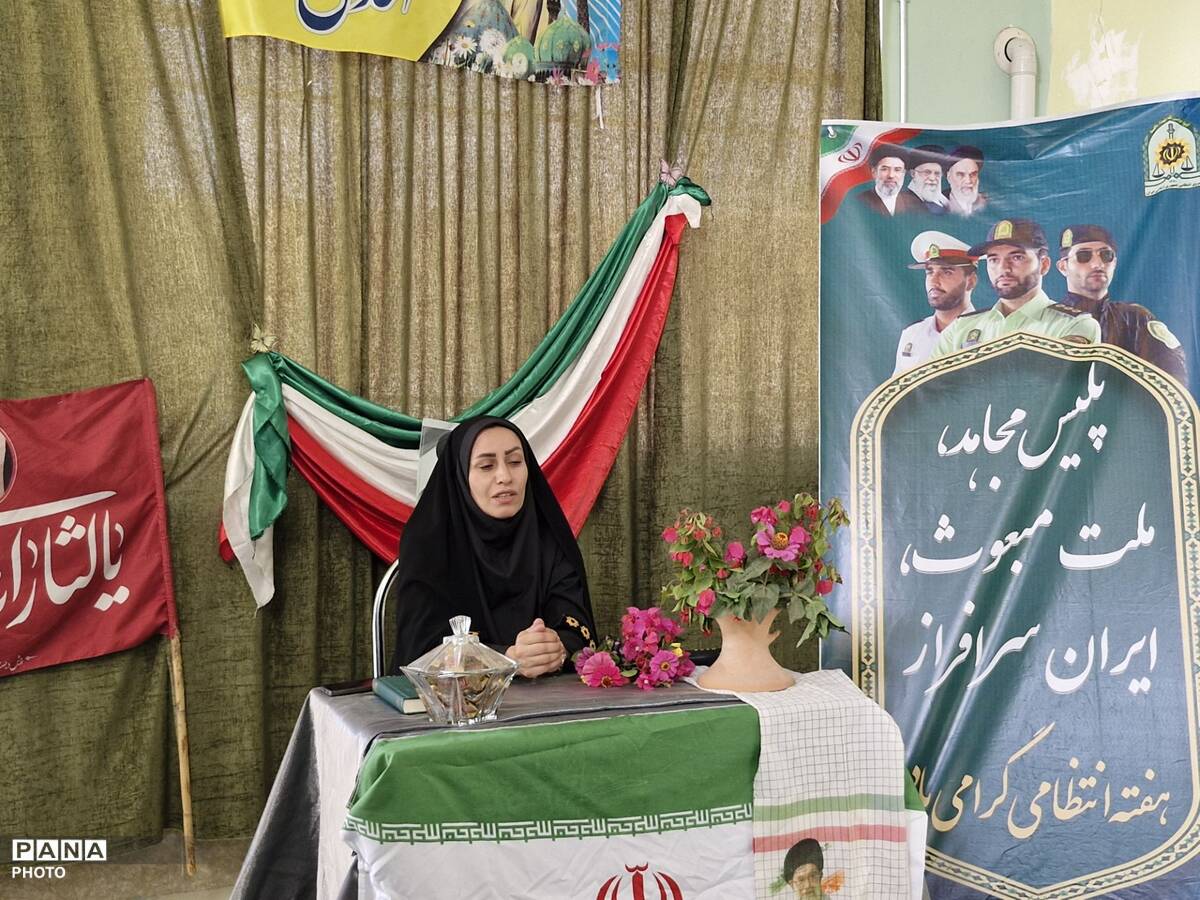 گرامیداشت هفته نیروی انتظامی در دبیرستان دخترانه مرحوم میری