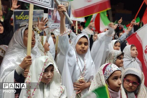 تجلیل از ۱۴ دانش‌آموز دختر برتر حوزه‌های پرورشی شهرستان قدس